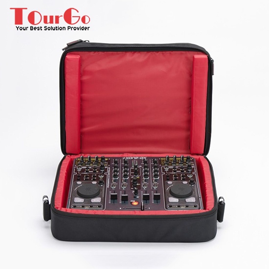 Vestax VCI-300 DJコントローラーセット　ハードケース付き VESTAX VCI-300/100 CONTROLLER BAG